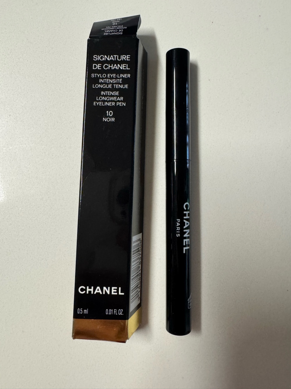 CHANEL Black signature de Chanel stylo Eye-liner - 10 Noir. $42